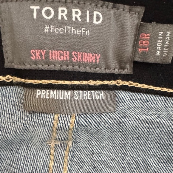 Torrid Sky High Skinny Dark Wash Jeans Size 18 - Picture 4 of 5